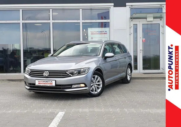 bieżuń Volkswagen Passat cena 77900 przebieg: 137416, rok produkcji 2018 z Bieżuń